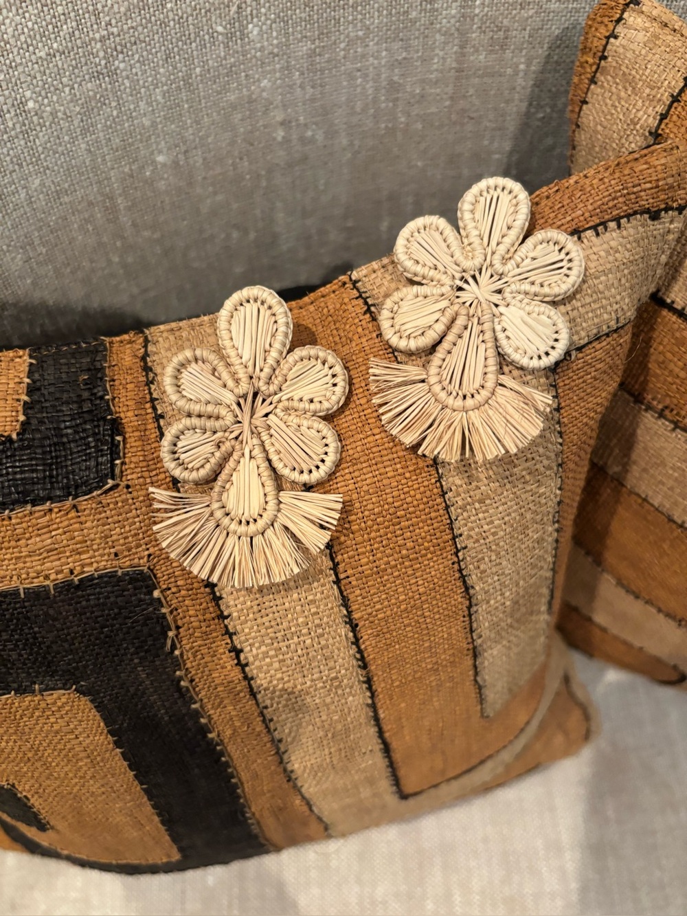 Handwoven Flower Raffia Earrings - Natural